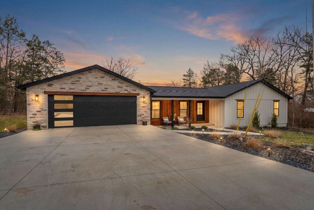 1143 Oakwood Drive, Hollister, MO 65672