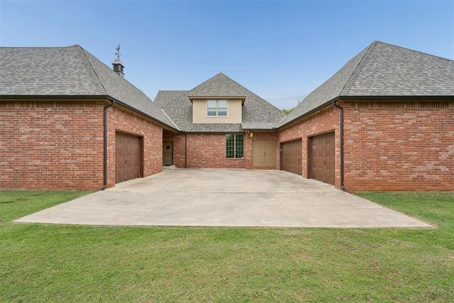 10221 S Triple X Road, Choctaw, OK 73020