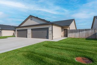 12106 W Shadow Lakes St, Wichita, KS 67205