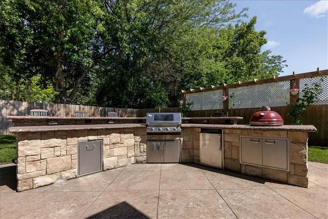 21301 Noble Street, Spring Hill, KS 66083