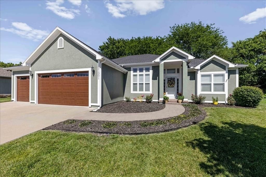 21301 Noble Street, Spring Hill, KS 66083