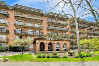 500 Redondo Drive 111, Downers Grove, IL 60516