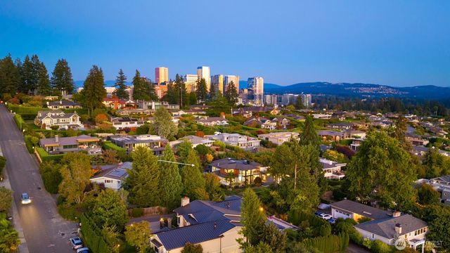 9235 NE 14th Street, Clyde Hill, WA 98004