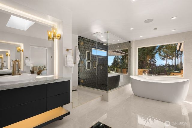 9235 NE 14th Street, Clyde Hill, WA 98004
