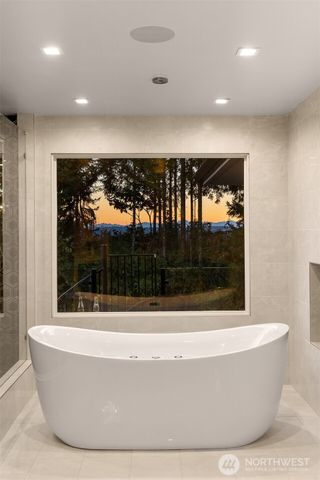 9235 NE 14th Street, Clyde Hill, WA 98004