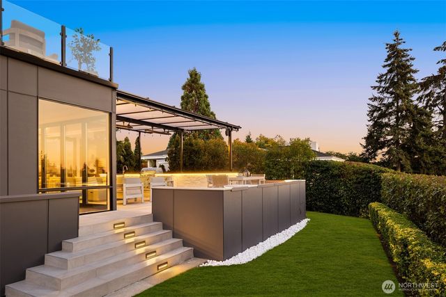 9235 NE 14th Street, Clyde Hill, WA 98004