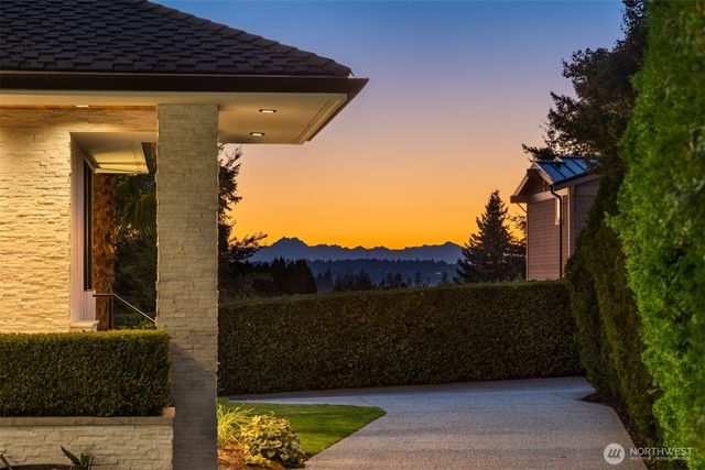 9235 NE 14th Street, Clyde Hill, WA 98004