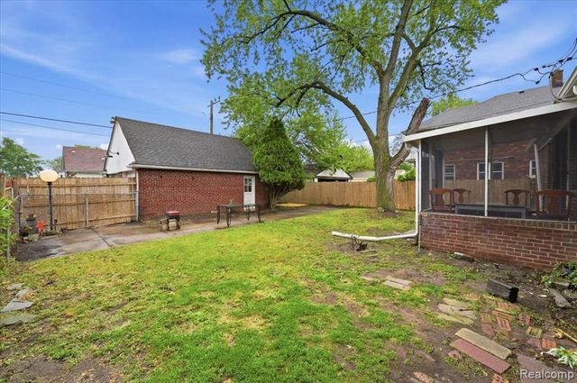 15376 Gilchrist Street, Detroit, MI 48227