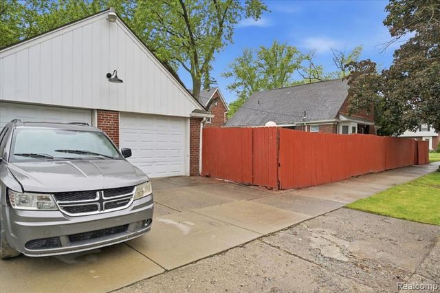15376 Gilchrist Street, Detroit, MI 48227