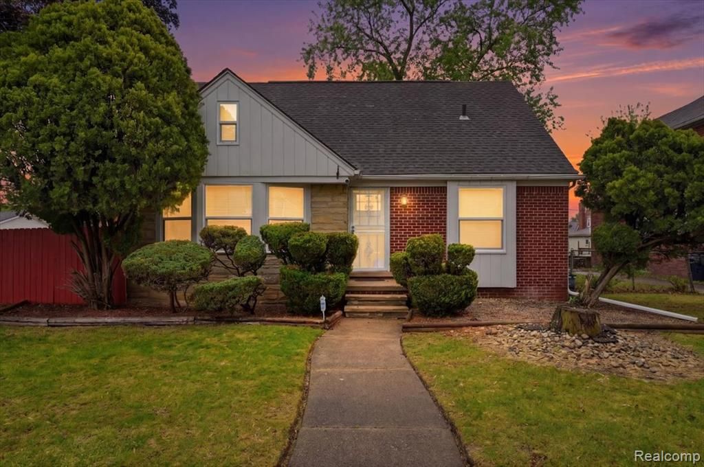 15376 Gilchrist Street, Detroit, MI 48227