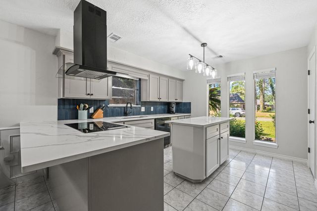 7602 Pine Green Lane, Humble, TX 77346