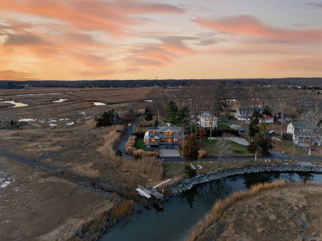 28 Riverside Lane, Madison, CT 06443