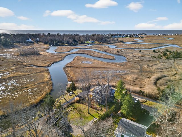 28 Riverside Lane, Madison, CT 06443