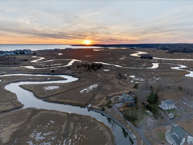 28 Riverside Lane, Madison, CT 06443