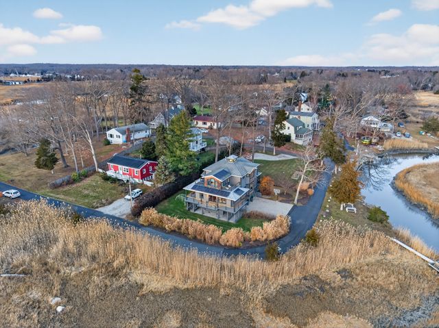 28 Riverside Lane, Madison, CT 06443