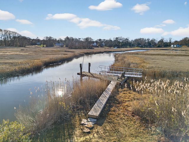 28 Riverside Lane, Madison, CT 06443