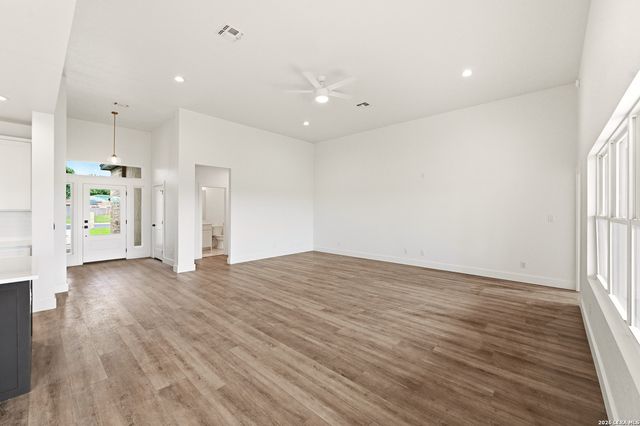 705 34th Street, Hondo, TX 78861