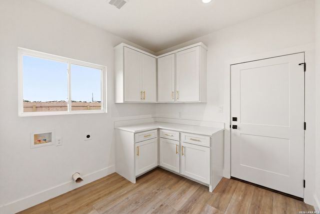 705 34th Street, Hondo, TX 78861