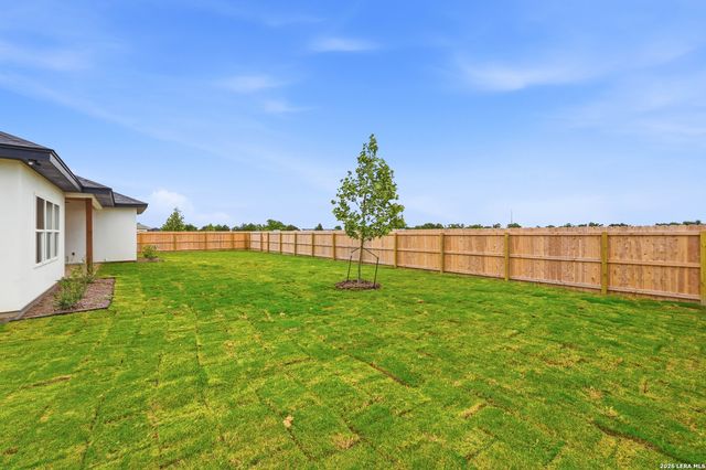 705 34th Street, Hondo, TX 78861