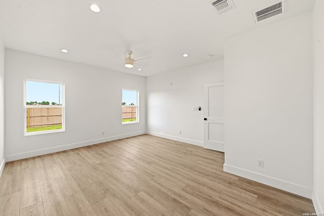 705 34th Street, Hondo, TX 78861