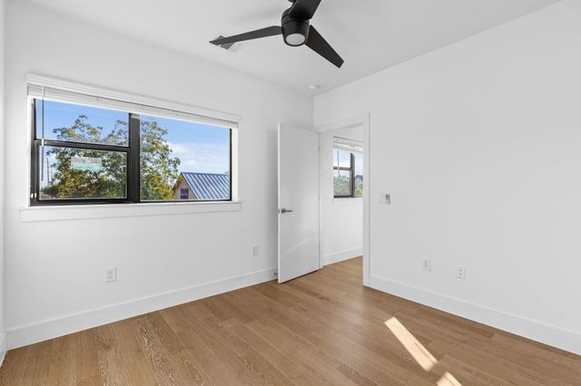 1128 Chicon ST 200, Austin, TX 78702