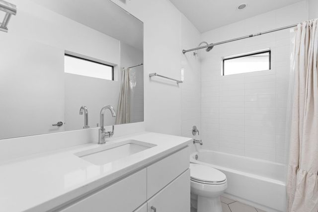 1128 Chicon ST 200, Austin, TX 78702