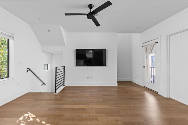 1128 Chicon ST 200, Austin, TX 78702