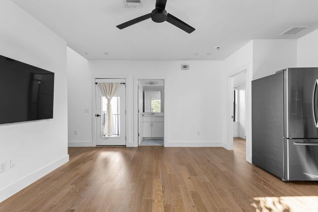 1128 Chicon ST 200, Austin, TX 78702