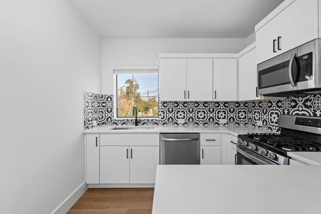 1128 Chicon ST 200, Austin, TX 78702