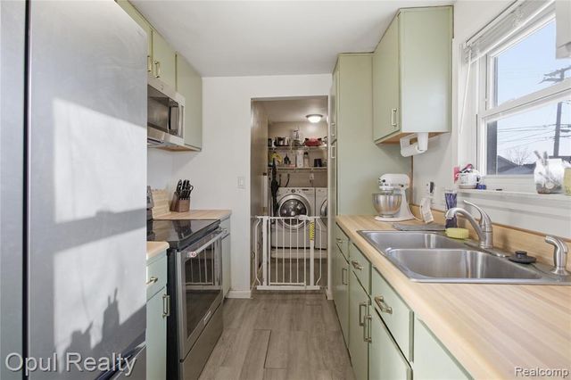 11571 Grant Street, Riverview, MI 48193