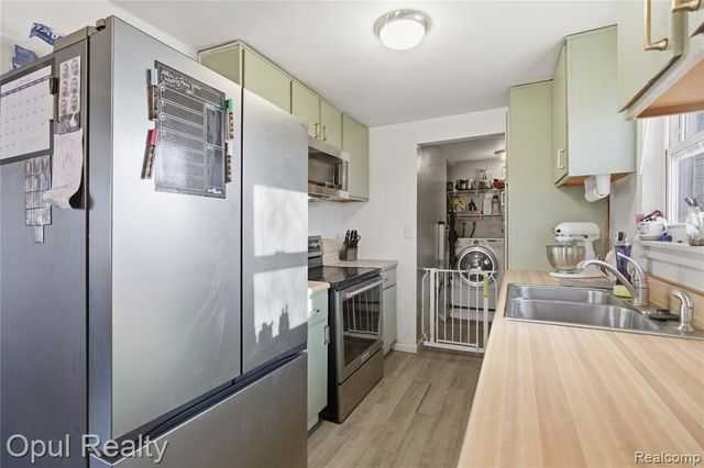 11571 Grant Street, Riverview, MI 48193