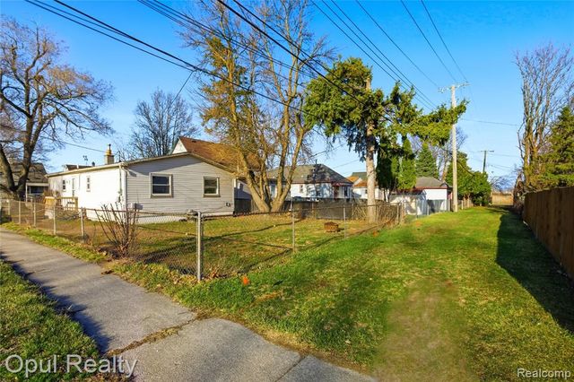 11571 Grant Street, Riverview, MI 48193