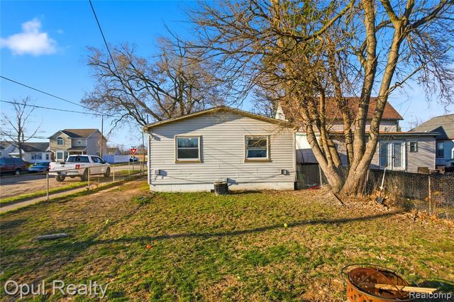 11571 Grant Street, Riverview, MI 48193