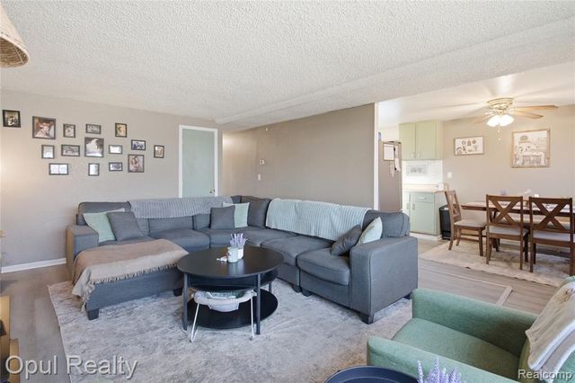 11571 Grant Street, Riverview, MI 48193