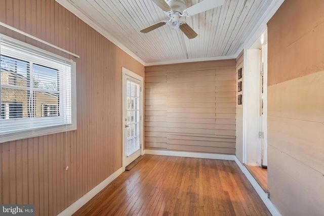 245 W MARKET ST, Leesburg, VA 20176