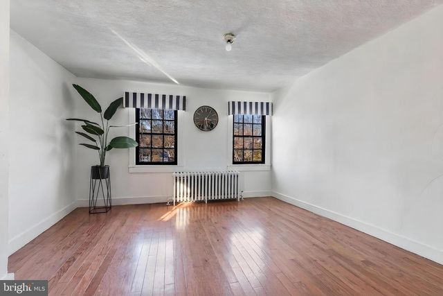 245 W MARKET ST, Leesburg, VA 20176