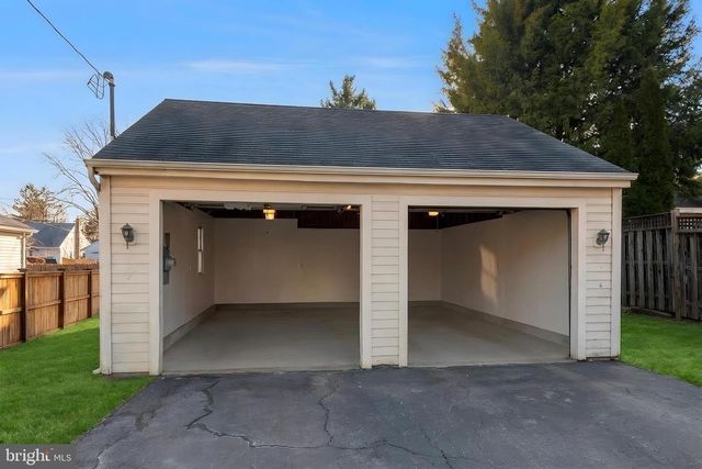 245 W MARKET ST, Leesburg, VA 20176