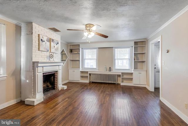 245 W MARKET ST, Leesburg, VA 20176