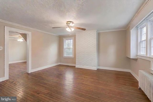 245 W MARKET ST, Leesburg, VA 20176