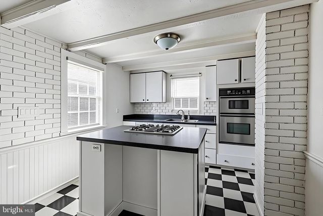 245 W MARKET ST, Leesburg, VA 20176