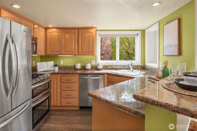 3201 23rd Avenue W, Seattle, WA 98199