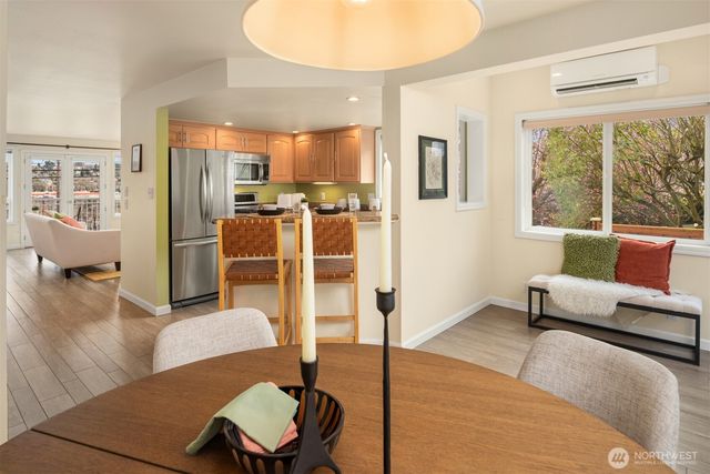 3201 23rd Avenue W, Seattle, WA 98199