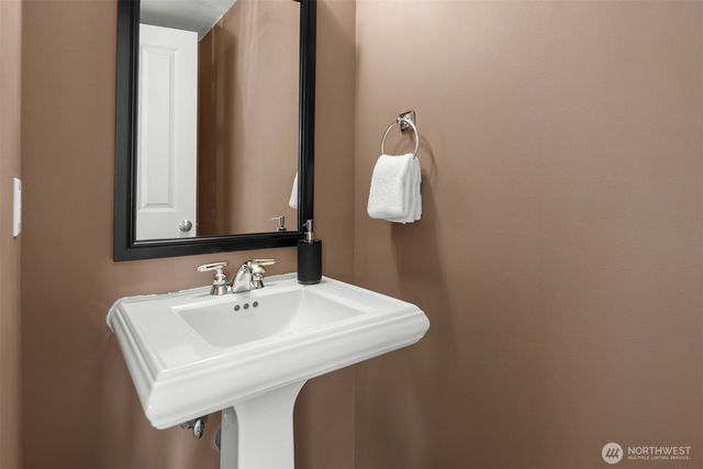 3201 23rd Avenue W, Seattle, WA 98199