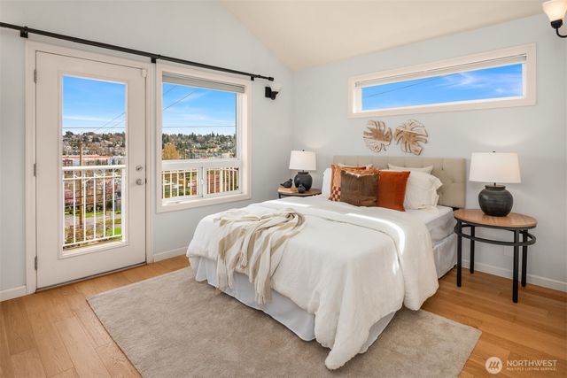 3201 23rd Avenue W, Seattle, WA 98199