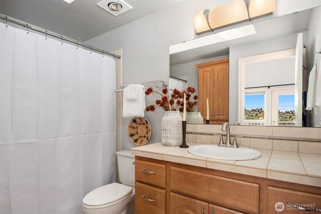 3201 23rd Avenue W, Seattle, WA 98199