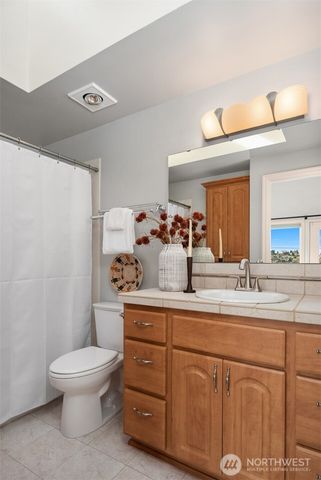 3201 23rd Avenue W, Seattle, WA 98199