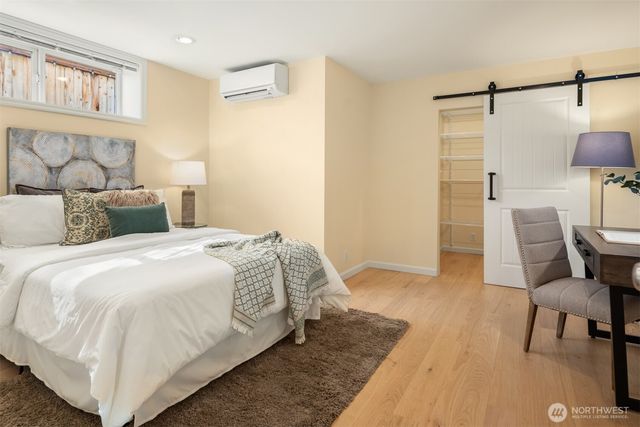 3201 23rd Avenue W, Seattle, WA 98199