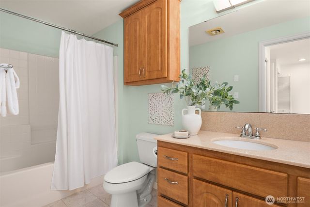 3201 23rd Avenue W, Seattle, WA 98199