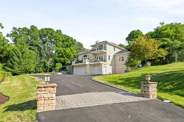 2 Half Moon Ridge, Cornwall On Hudson, NY 12520