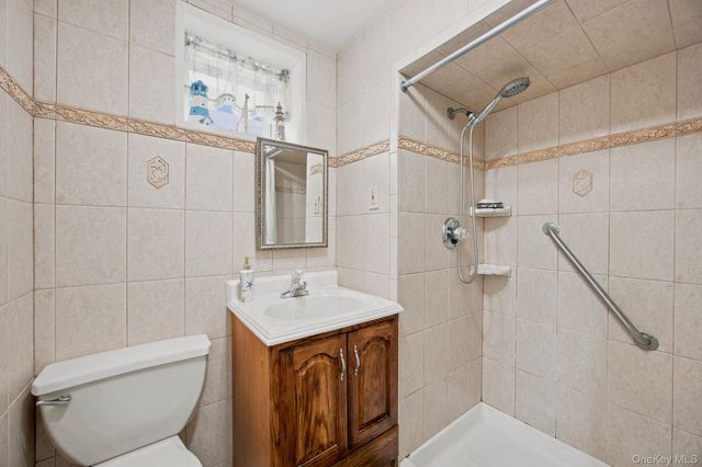 293 85th Avenue, Floral Park, NY 11001